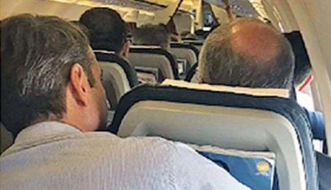 Τι ψιθύριζε ο Μητσοτάκης στον Καραμανλή;